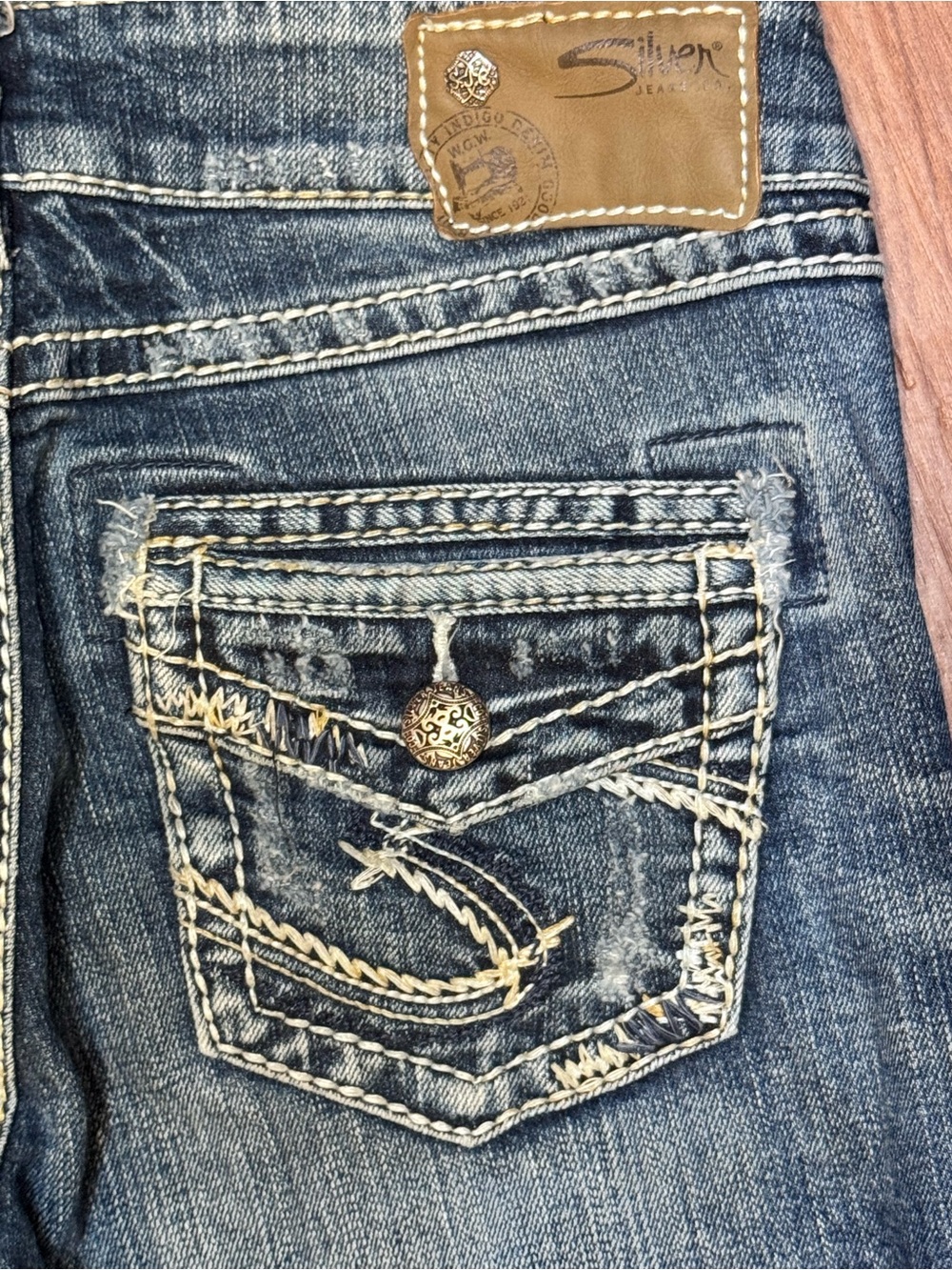 Silver Jeans BabyBoot Cut Blue Distressed Jeans with Embellished Pockets W26/L31 - Picture 4 of 12